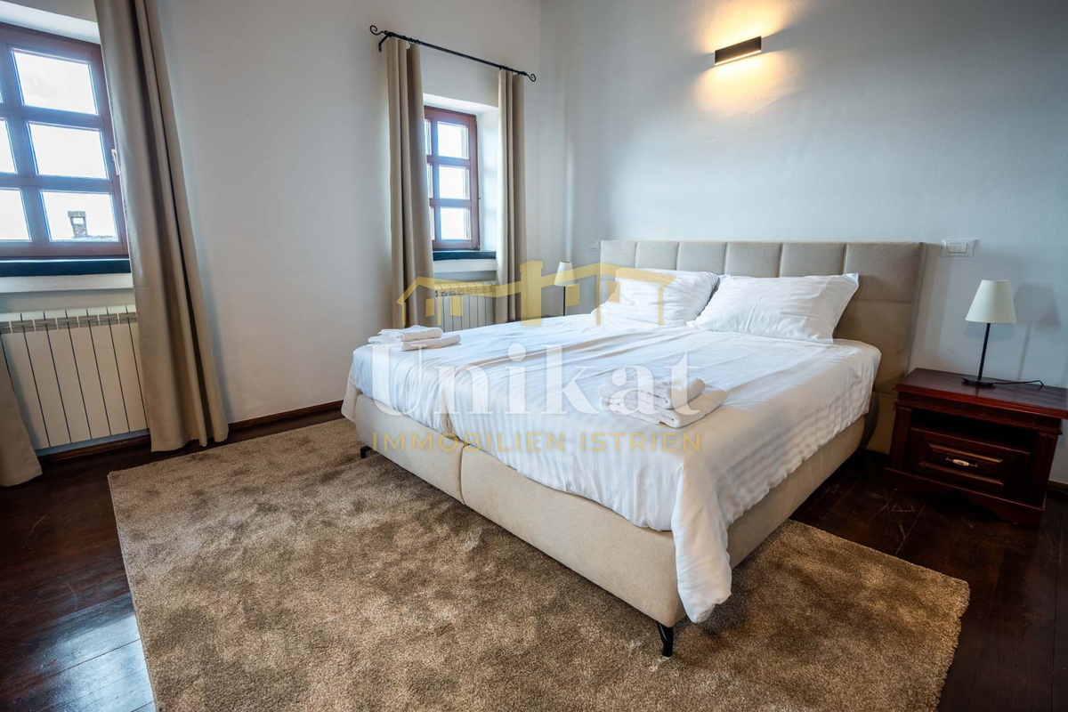 Poreč okolica: Kamnita vila s bazenom